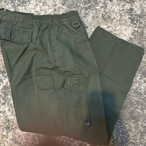 Green tactical pant